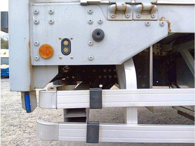 UDトラックスクオンアルミウイング大型（10t）[写真32]