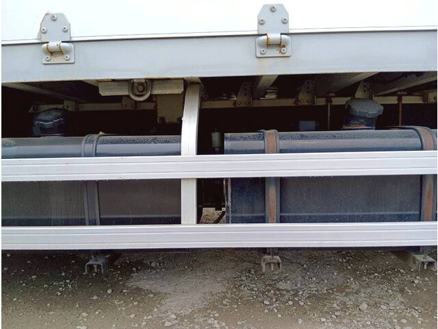 UDトラックスクオンアルミウイング大型（10t）[写真35]