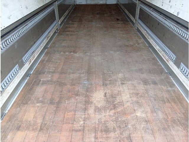 UDトラックスクオンアルミウイング大型（10t）[写真07]