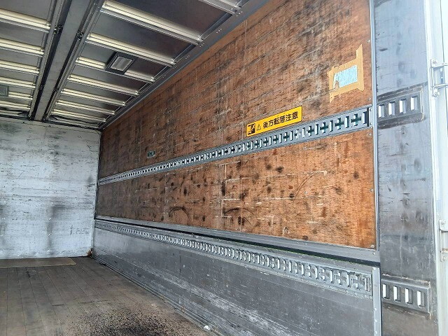 いすゞフォワードアルミウイング増トン（6t・8t）[写真11]