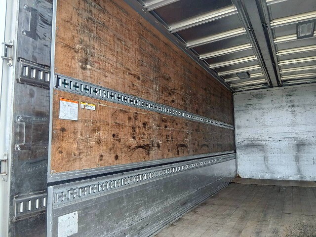 いすゞフォワードアルミウイング増トン（6t・8t）[写真12]