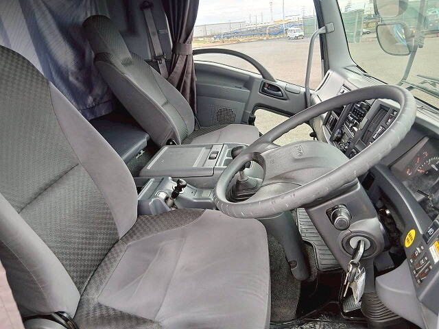 いすゞフォワードアルミウイング増トン（6t・8t）[写真14]