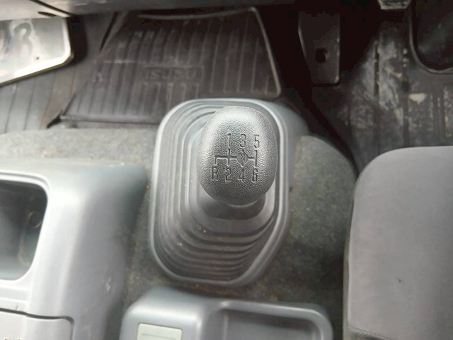 いすゞフォワードアルミウイング増トン（6t・8t）[写真20]