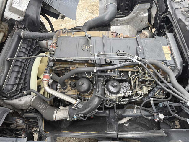 三菱ふそうスーパーグレートアルミウイング大型（10t）[写真10]