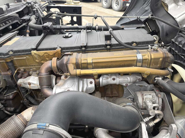 三菱ふそうスーパーグレートアルミウイング大型（10t）[写真11]