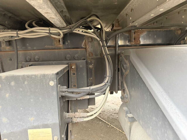 三菱ふそうスーパーグレートアルミウイング大型（10t）[写真19]