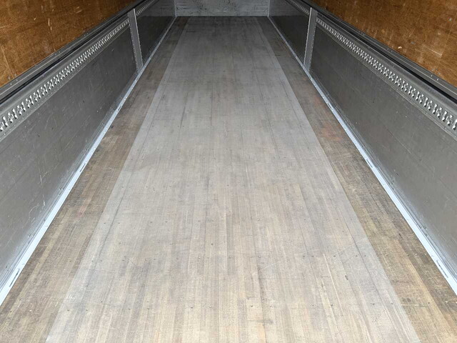 三菱ふそうスーパーグレートアルミウイング大型（10t）[写真26]