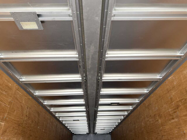 三菱ふそうスーパーグレートアルミウイング大型（10t）[写真27]