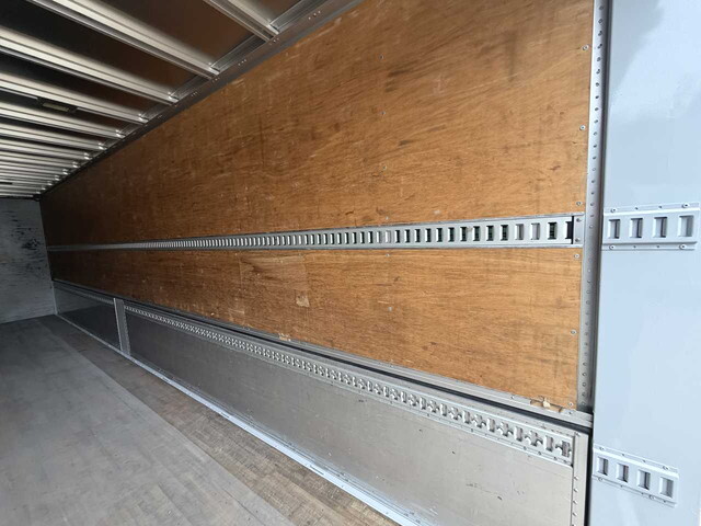 三菱ふそうスーパーグレートアルミウイング大型（10t）[写真28]