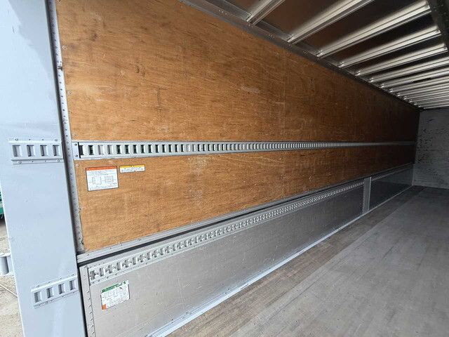 三菱ふそうスーパーグレートアルミウイング大型（10t）[写真29]