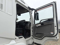 三菱ふそうスーパーグレートアルミウイング大型（10t）[写真31]