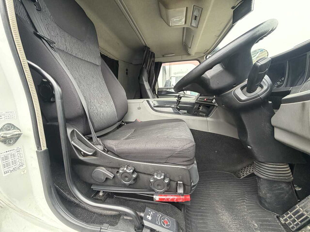 三菱ふそうスーパーグレートアルミウイング大型（10t）[写真31]