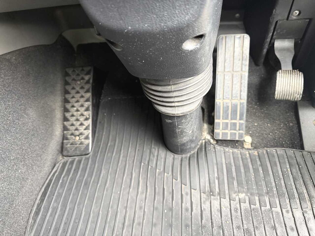 三菱ふそうスーパーグレートアルミウイング大型（10t）[写真32]