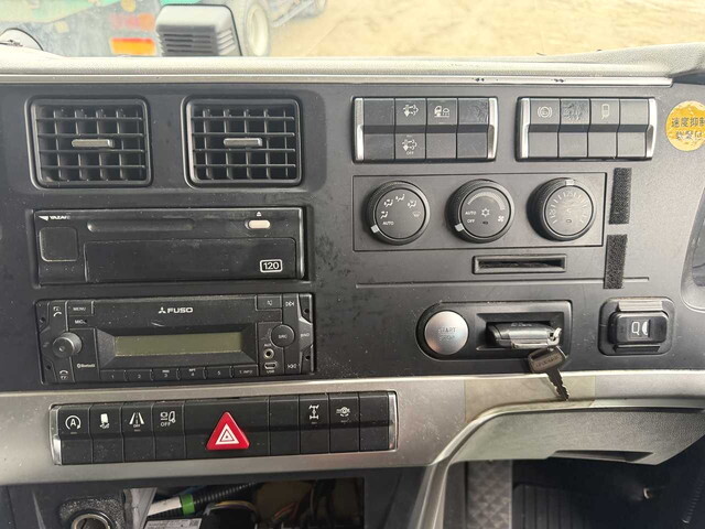 三菱ふそうスーパーグレートアルミウイング大型（10t）[写真35]