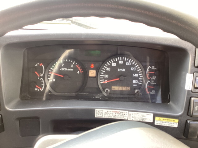 いすゞフォワードアルミウイング中型（4t）[写真10]