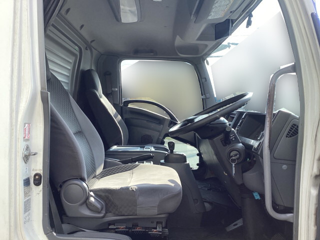 いすゞフォワードアルミウイング中型（4t）[写真06]