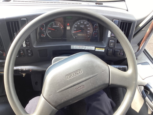 いすゞフォワードアルミウイング中型（4t）[写真08]