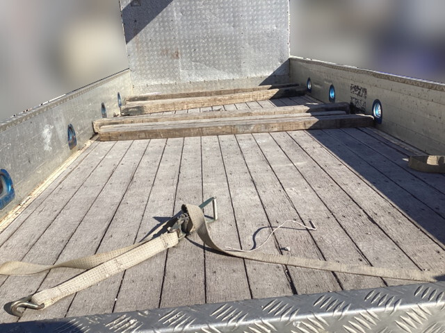 UDトラックスコンドルクレーン4段増トン（6t・8t）[写真03]