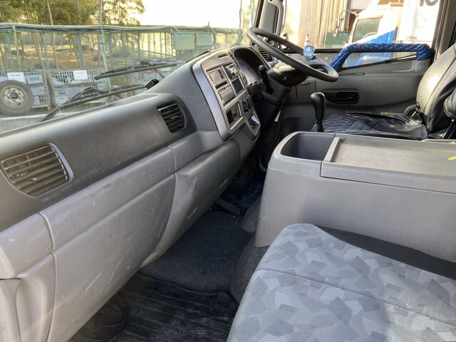 UDトラックスコンドルクレーン4段増トン（6t・8t）[写真32]