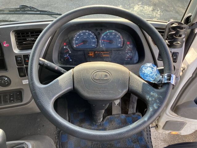 UDトラックスコンドルクレーン4段増トン（6t・8t）[写真36]