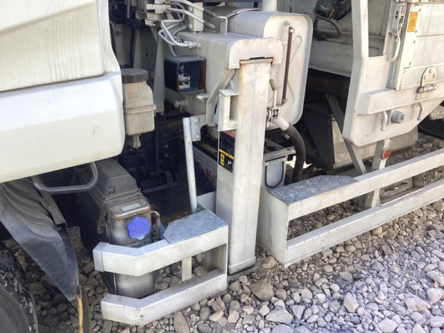 UDトラックスコンドルクレーン4段増トン（6t・8t）[写真04]