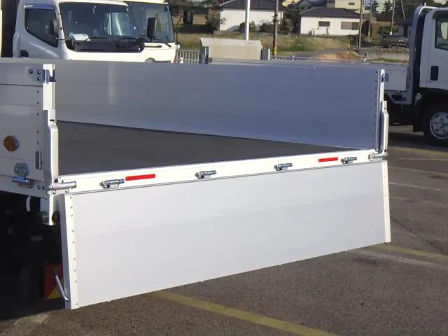 三菱ふそうキャンターアルミブロック小型（2t・3t）[写真09]