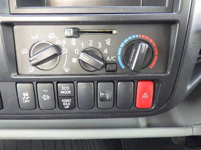 トヨタダイナ平ボディ小型（2t・3t）[写真13]