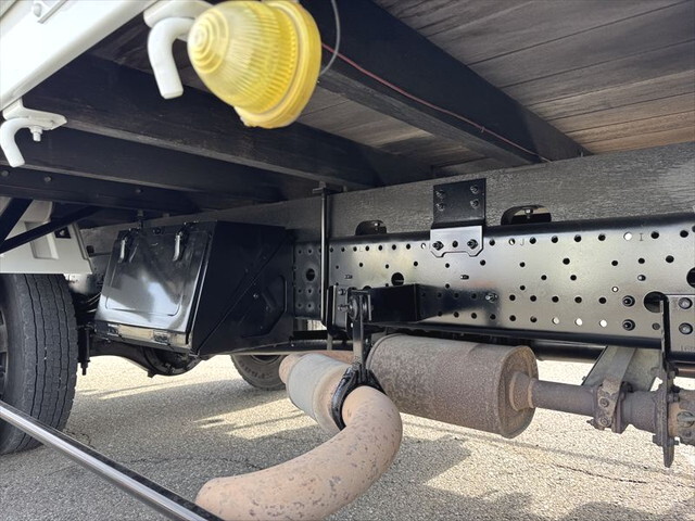 いすゞフォワード平ボディ中型（4t）[写真11]