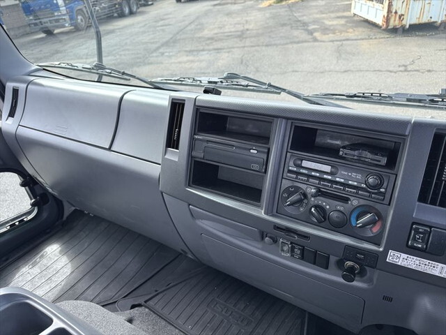 いすゞフォワード平ボディ中型（4t）[写真18]