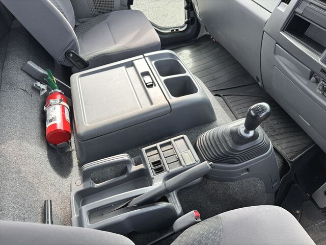 いすゞフォワード平ボディ中型（4t）[写真19]