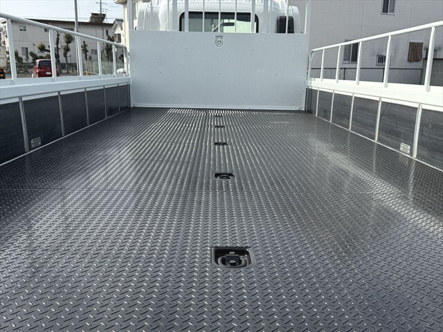 いすゞフォワード平ボディ中型（4t）[写真05]