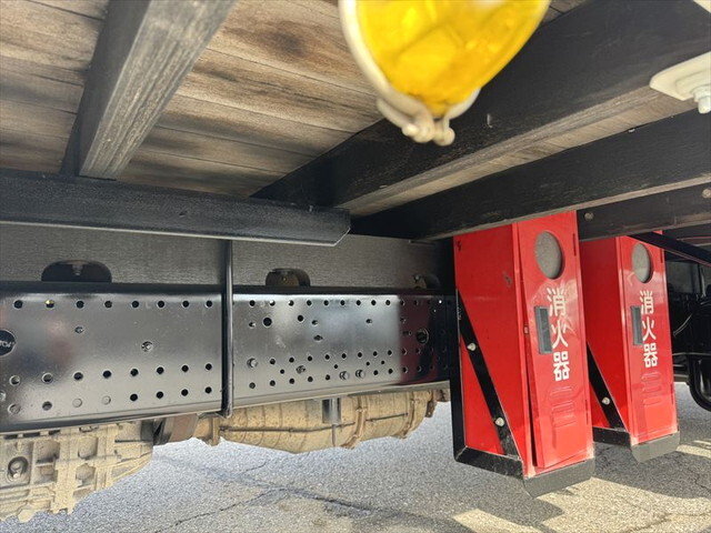 いすゞフォワード平ボディ中型（4t）[写真08]