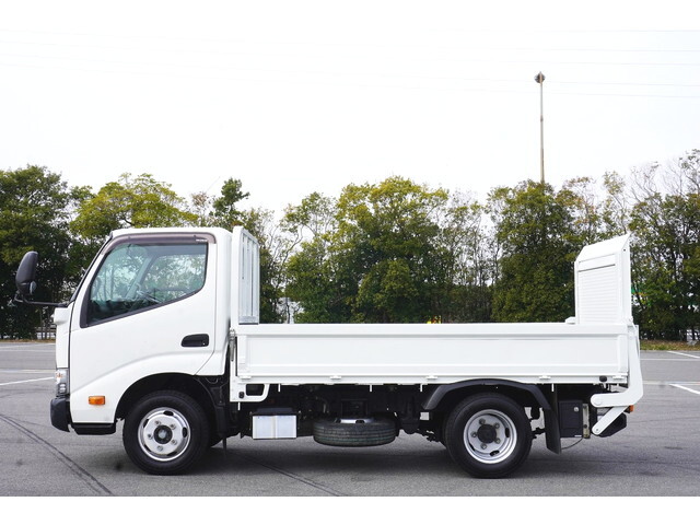 日野デュトロ平ボディ小型（2t・3t）[写真10]