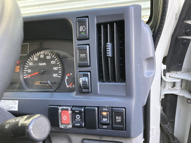 いすゞエルフアルミバン小型（2t・3t）[写真35]