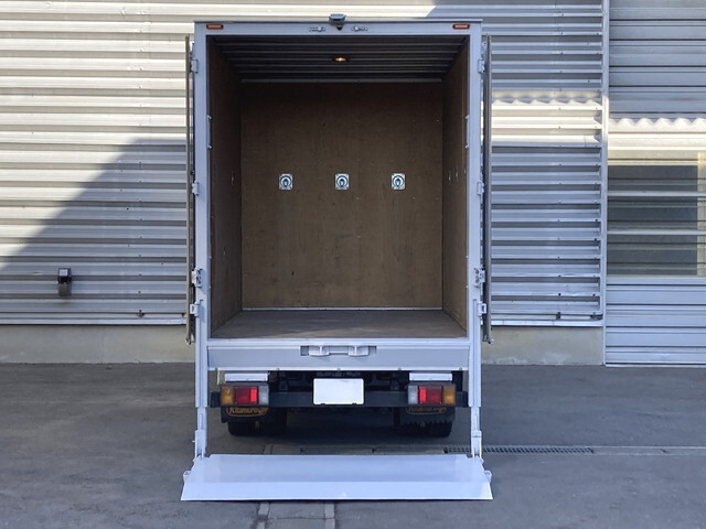 いすゞエルフアルミバン小型（2t・3t）[写真04]
