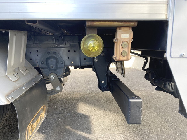 いすゞエルフアルミバン小型（2t・3t）[写真09]