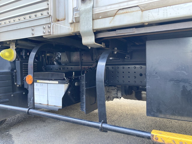 三菱ふそうキャンターアルミバン小型（2t・3t）[写真10]