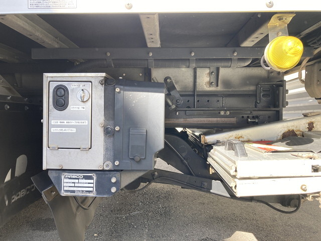 三菱ふそうキャンターアルミバン小型（2t・3t）[写真11]