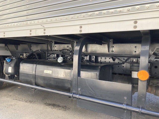 三菱ふそうキャンターアルミバン小型（2t・3t）[写真12]