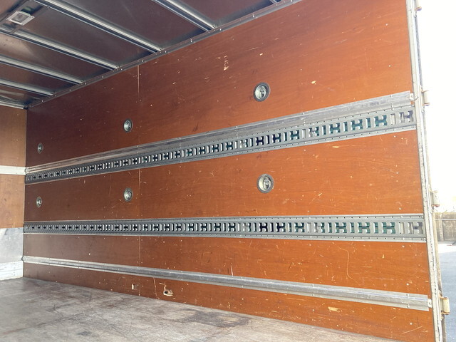 三菱ふそうキャンターアルミバン小型（2t・3t）[写真24]