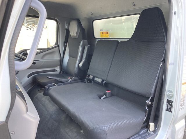 三菱ふそうキャンターアルミバン小型（2t・3t）[写真38]