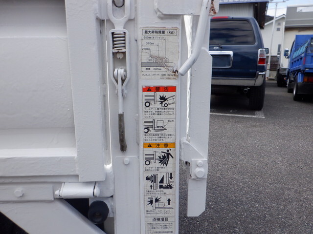 日産バネット平ボディ小型（2t・3t）[写真10]