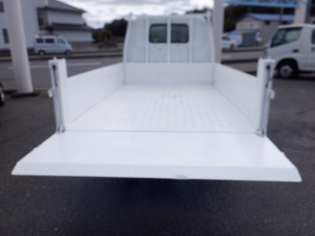 日産バネット平ボディ小型（2t・3t）[写真12]