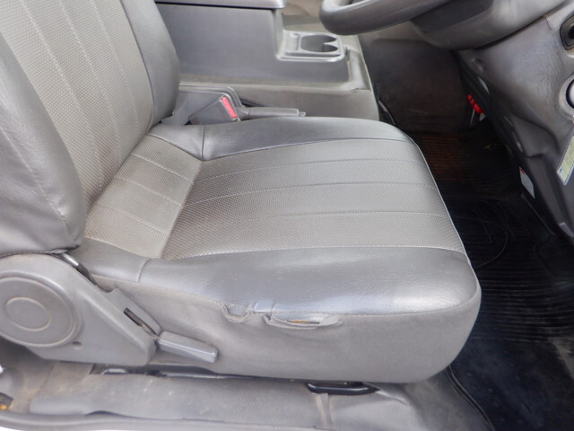 日産バネット平ボディ小型（2t・3t）[写真28]