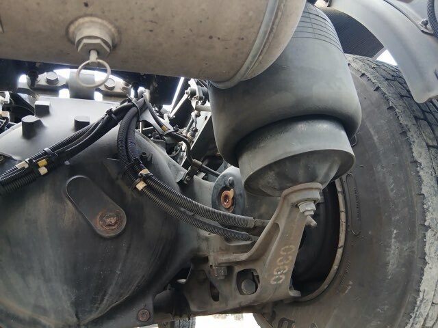 日野プロフィアトレーラーヘッド（トラクターヘッド）大型（10t）[写真16]