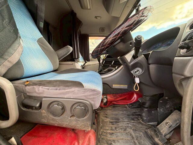 UDトラックスクオンセルフローダー大型（10t）[写真28]