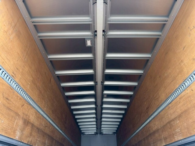 UDトラックスクオンアルミウイング大型（10t）[写真11]