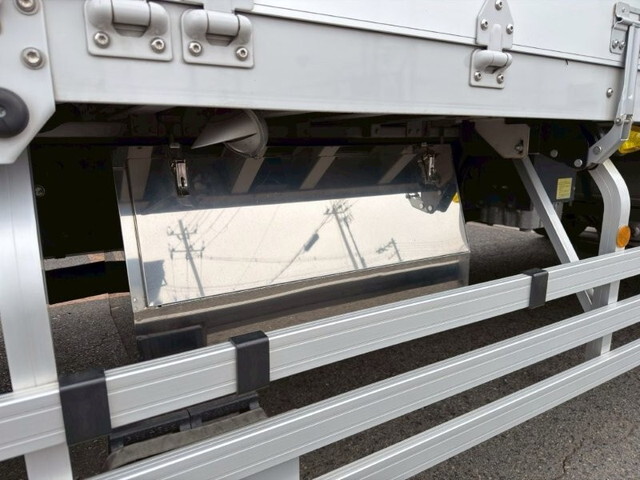 UDトラックスクオンアルミウイング大型（10t）[写真18]