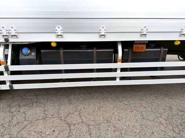 UDトラックスクオンアルミウイング大型（10t）[写真19]