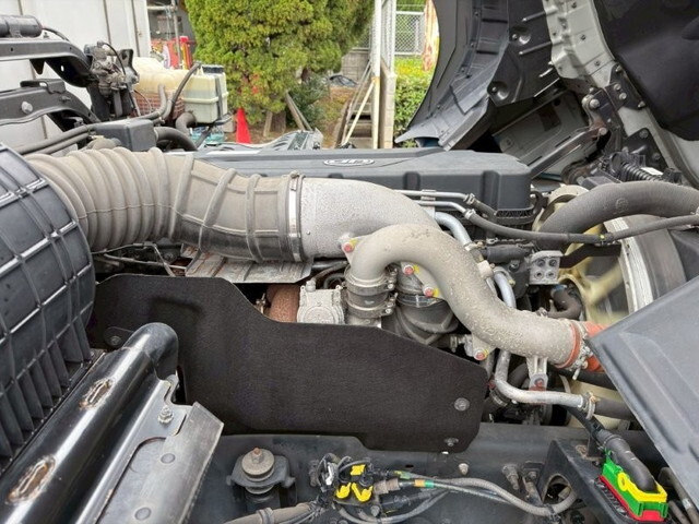 UDトラックスクオンアルミウイング大型（10t）[写真21]